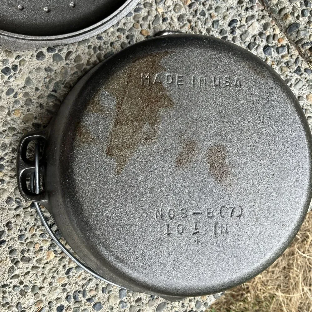 Birmingham Stove & Range BSR #8-B Cast Iron Dutch Oven 10 1/4